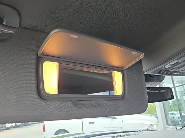 2025 GMC Sierra 1500 4WD Crew Cab Short Box SLT
