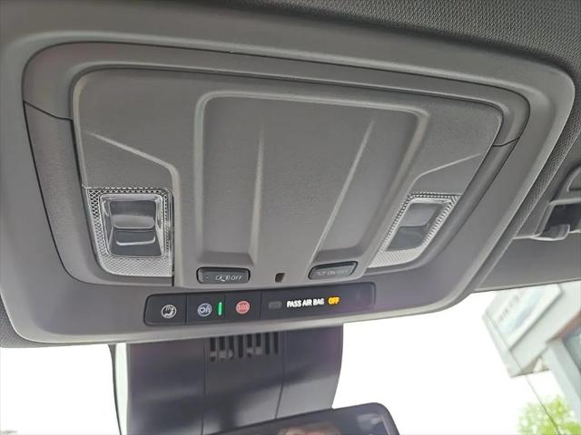 2025 GMC Sierra 1500 4WD Crew Cab Short Box SLT