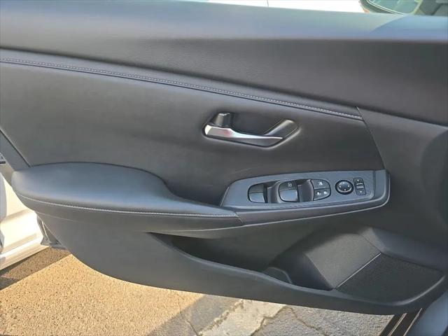 2024 Nissan Sentra SV Xtronic CVT