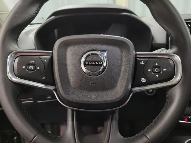 2023 Volvo XC40 B5 Plus Bright Theme