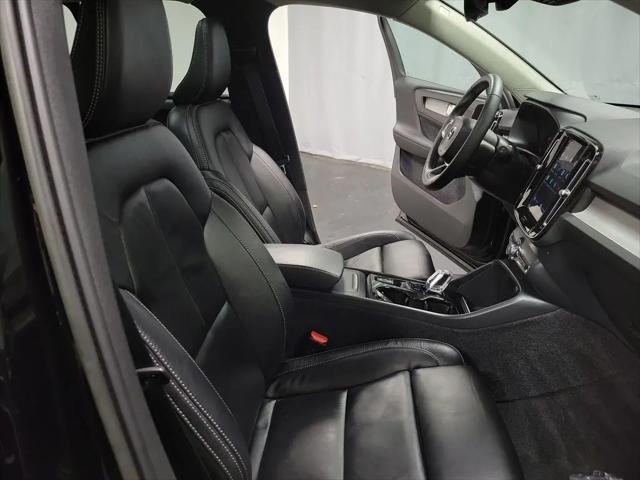 2023 Volvo XC40 B5 Plus Bright Theme