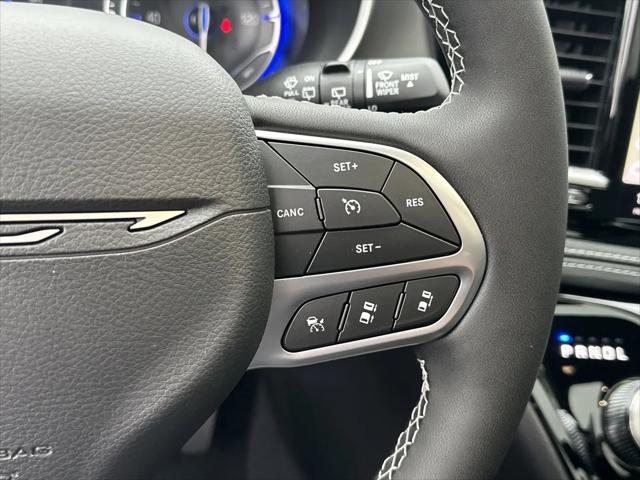 2027 Chrysler Pacifica Select