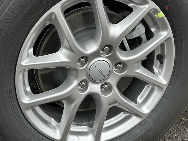 2027 Chrysler Pacifica Select