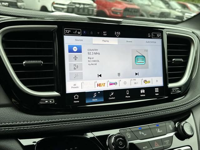 2027 Chrysler Pacifica Select