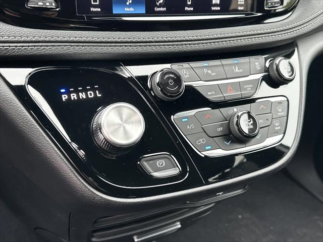 2027 Chrysler Pacifica Select