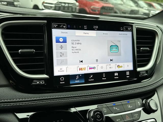 2027 Chrysler Pacifica Select