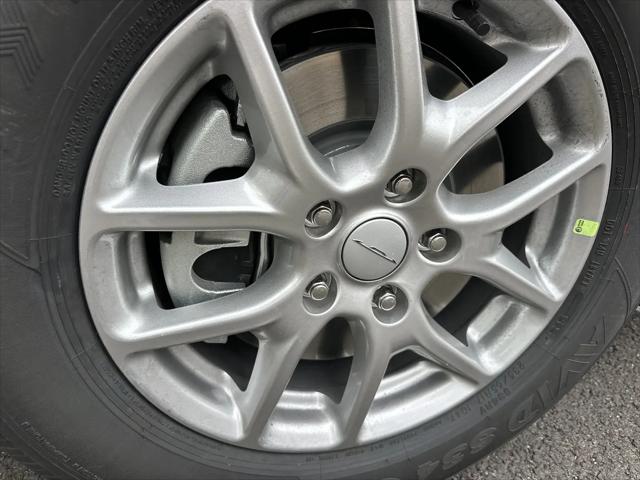 2027 Chrysler Pacifica Select