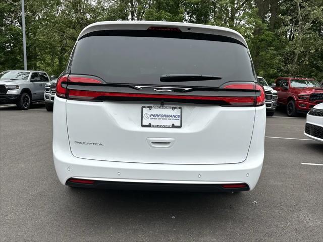 2027 Chrysler Pacifica Select