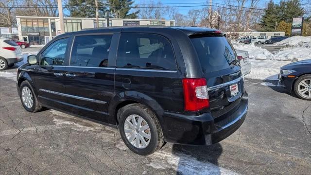 2016 Chrysler Town & Country Touring