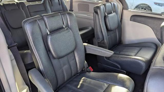 2016 Chrysler Town & Country Touring
