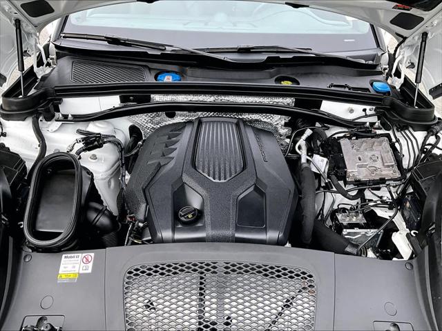 2023 Porsche Macan T