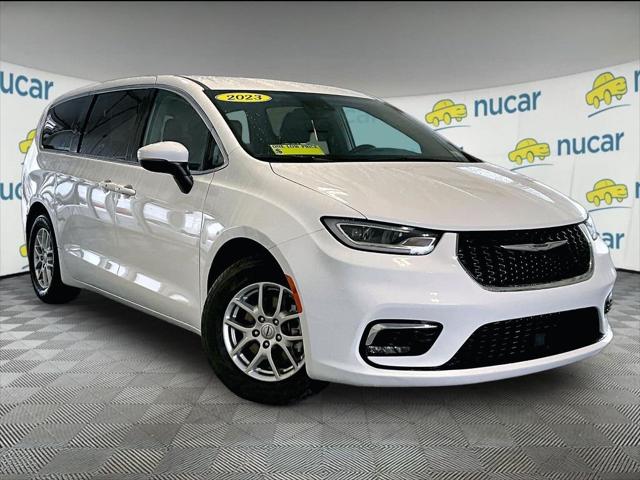 2023 Chrysler Pacifica Touring L for sale in Norwood, MA