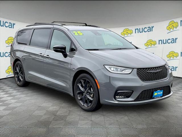 2025 Chrysler Pacifica Limited for sale in Norwood, MA