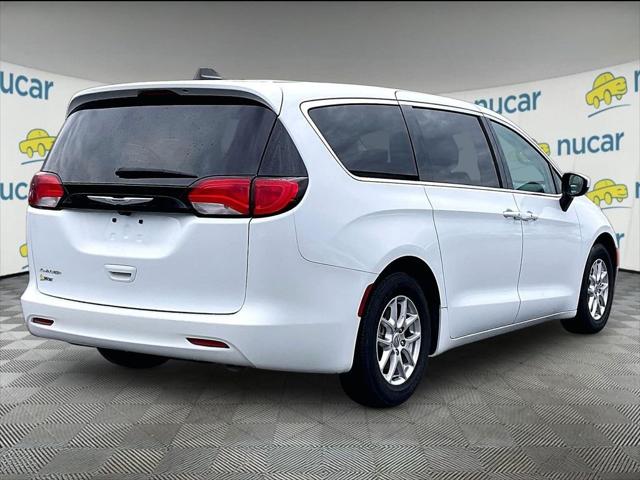 2023 Chrysler Voyager LX