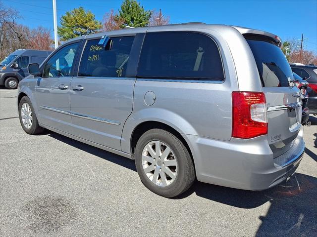 2016 Chrysler Town & Country Touring