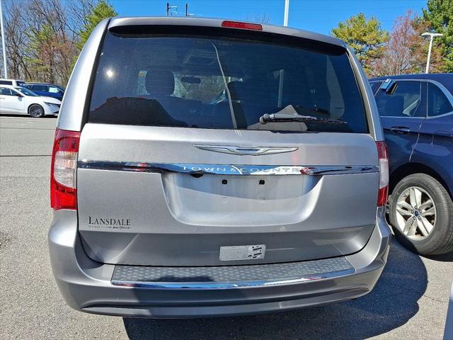 2016 Chrysler Town & Country Touring