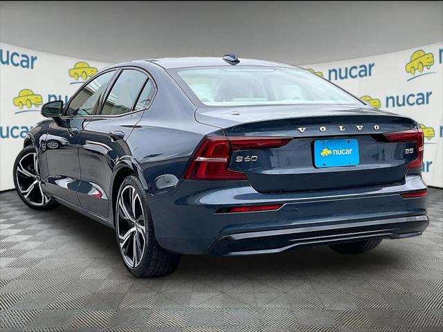 2024 Volvo S60 B5 Plus Dark Theme