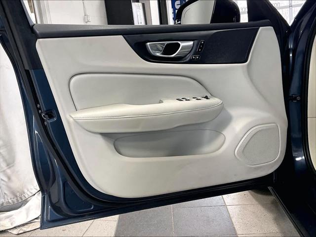 2024 Volvo S60 B5 Plus Dark Theme