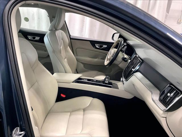 2024 Volvo S60 B5 Plus Dark Theme