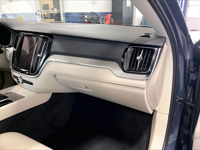 2024 Volvo S60 B5 Plus Dark Theme