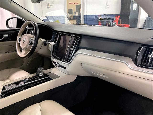 2024 Volvo S60 B5 Plus Dark Theme