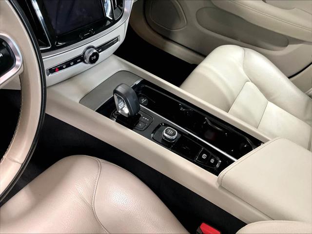 2024 Volvo S60 B5 Plus Dark Theme