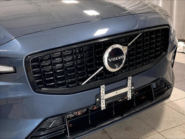 2024 Volvo S60 B5 Plus Dark Theme