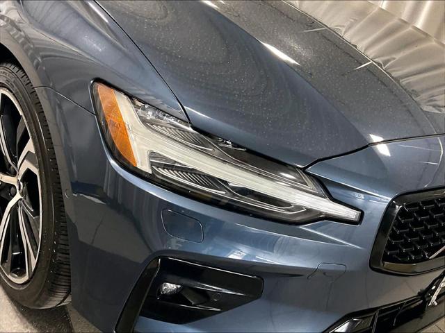 2024 Volvo S60 B5 Plus Dark Theme