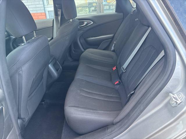2016 Chrysler 200 LX