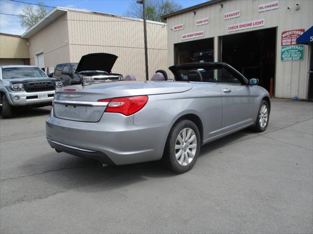 2013 Chrysler 200 Touring