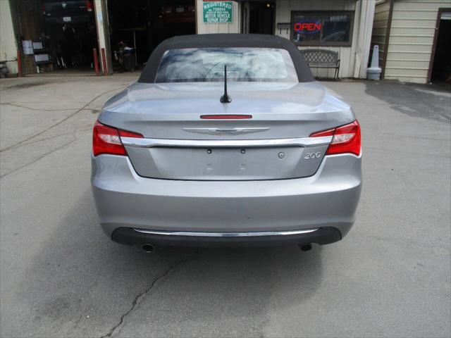 2013 Chrysler 200 Touring