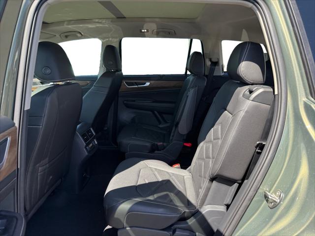2026 Volkswagen Atlas SE with Technology