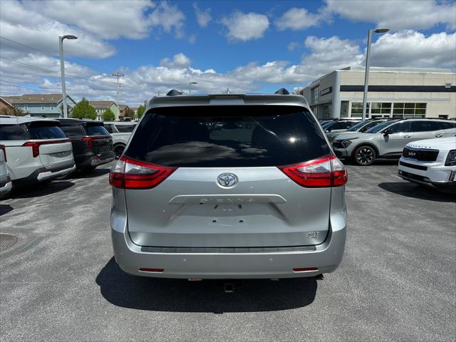 2020 Toyota Sienna XLE