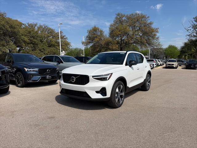2026 Volvo XC40 Plus, B5 AWD Gas (mild hybrid), Dark