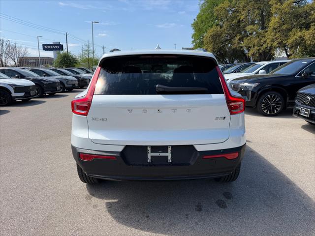 2026 Volvo XC40 Plus, B5 AWD Gas (mild hybrid), Dark