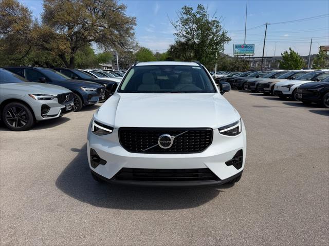 2026 Volvo XC40 Plus, B5 AWD Gas (mild hybrid), Dark