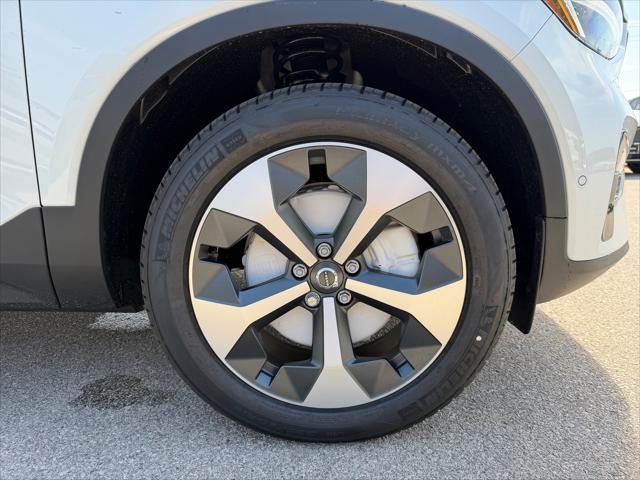 2026 Volvo XC40 Plus, B5 AWD Gas (mild hybrid), Dark