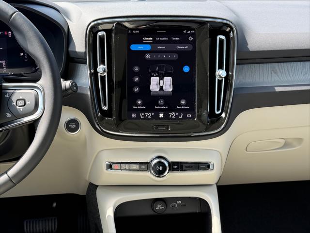 2026 Volvo XC40 Plus, B5 AWD Gas (mild hybrid), Dark