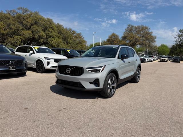 2026 Volvo XC40 Plus, B5 AWD Gas (mild hybrid), Dark