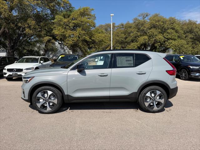 2026 Volvo XC40 Plus, B5 AWD Gas (mild hybrid), Dark