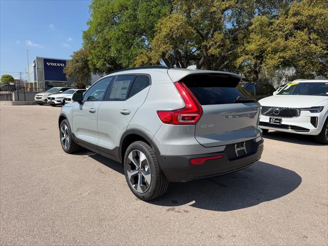 2026 Volvo XC40 Plus, B5 AWD Gas (mild hybrid), Dark