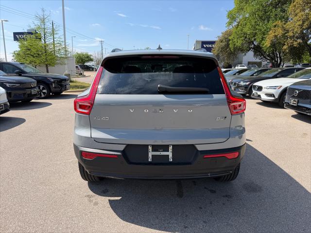 2026 Volvo XC40 Plus, B5 AWD Gas (mild hybrid), Dark
