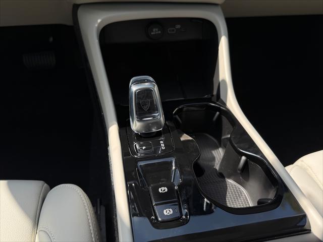 2026 Volvo XC40 Plus, B5 AWD Gas (mild hybrid), Dark