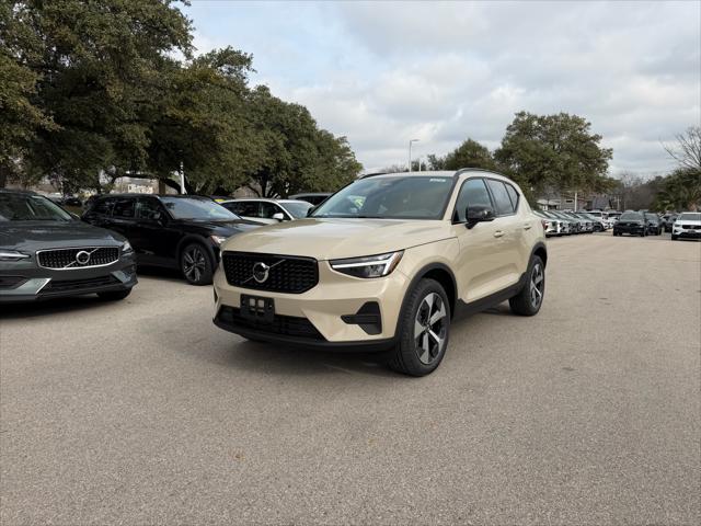 2026 Volvo XC40 Core, B5 AWD Gas (mild hybrid), Dark