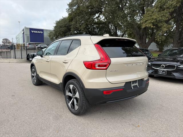 2026 Volvo XC40 Core, B5 AWD Gas (mild hybrid), Dark