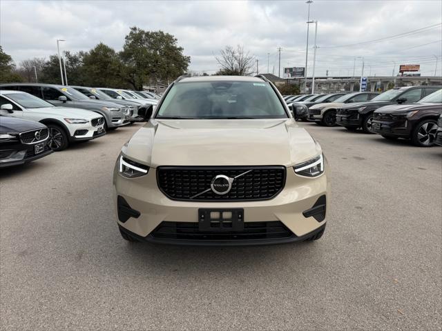 2026 Volvo XC40 Core, B5 AWD Gas (mild hybrid), Dark
