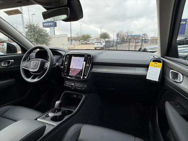 2026 Volvo XC40 Core, B5 AWD Gas (mild hybrid), Dark