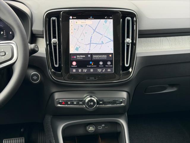 2026 Volvo XC40 Core, B5 AWD Gas (mild hybrid), Dark