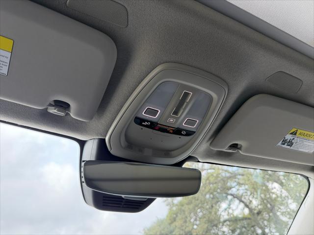 2026 Volvo XC40 Core, B5 AWD Gas (mild hybrid), Dark