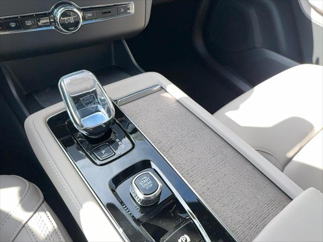 2026 Volvo XC90 Plus, B6 AWD Gas (mild hybrid), Gasoline, Bright, 7 Seats